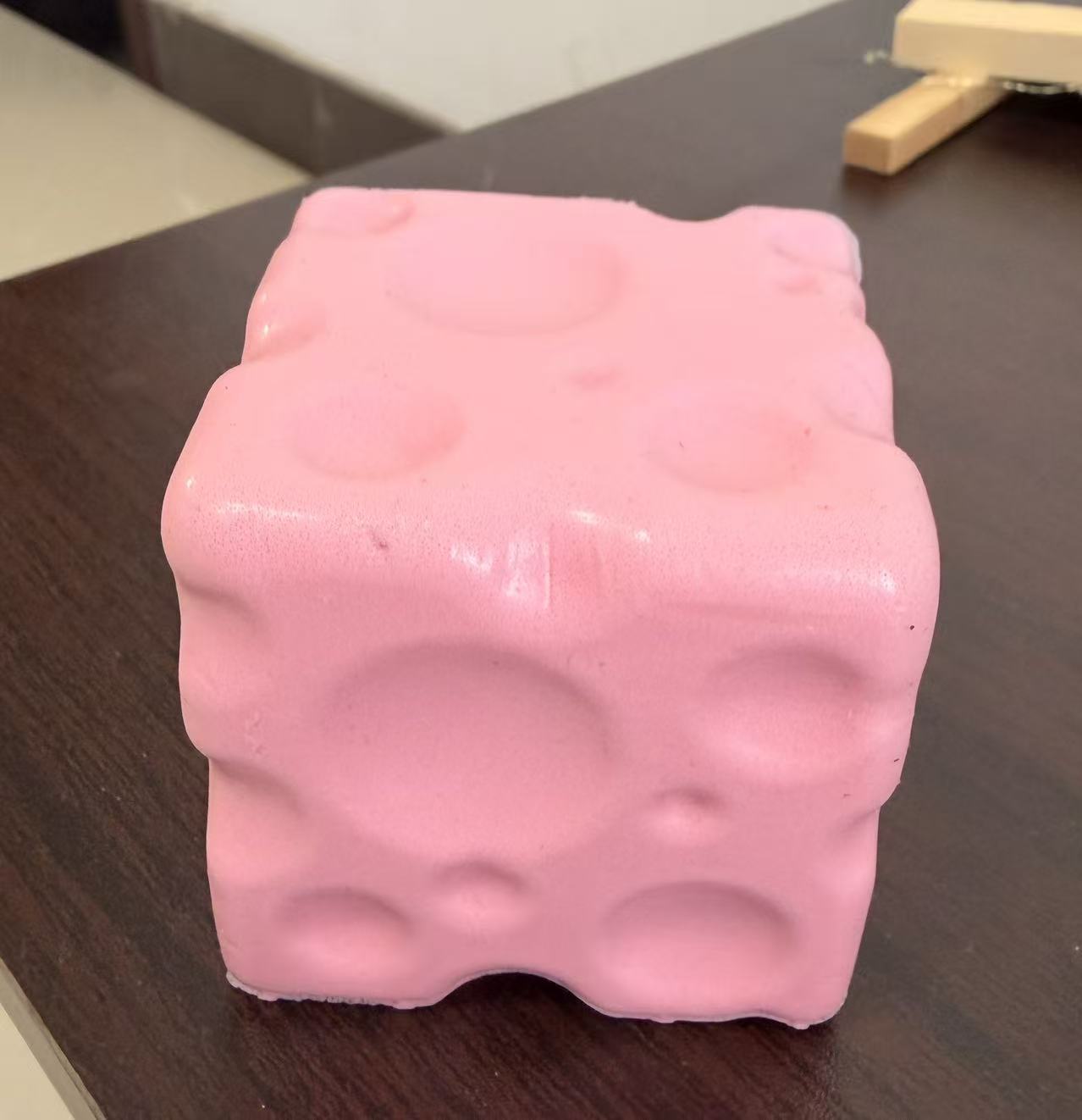Taba Squishy Cheese Cube Stres - đánh giá và giá Fire Starter Cube